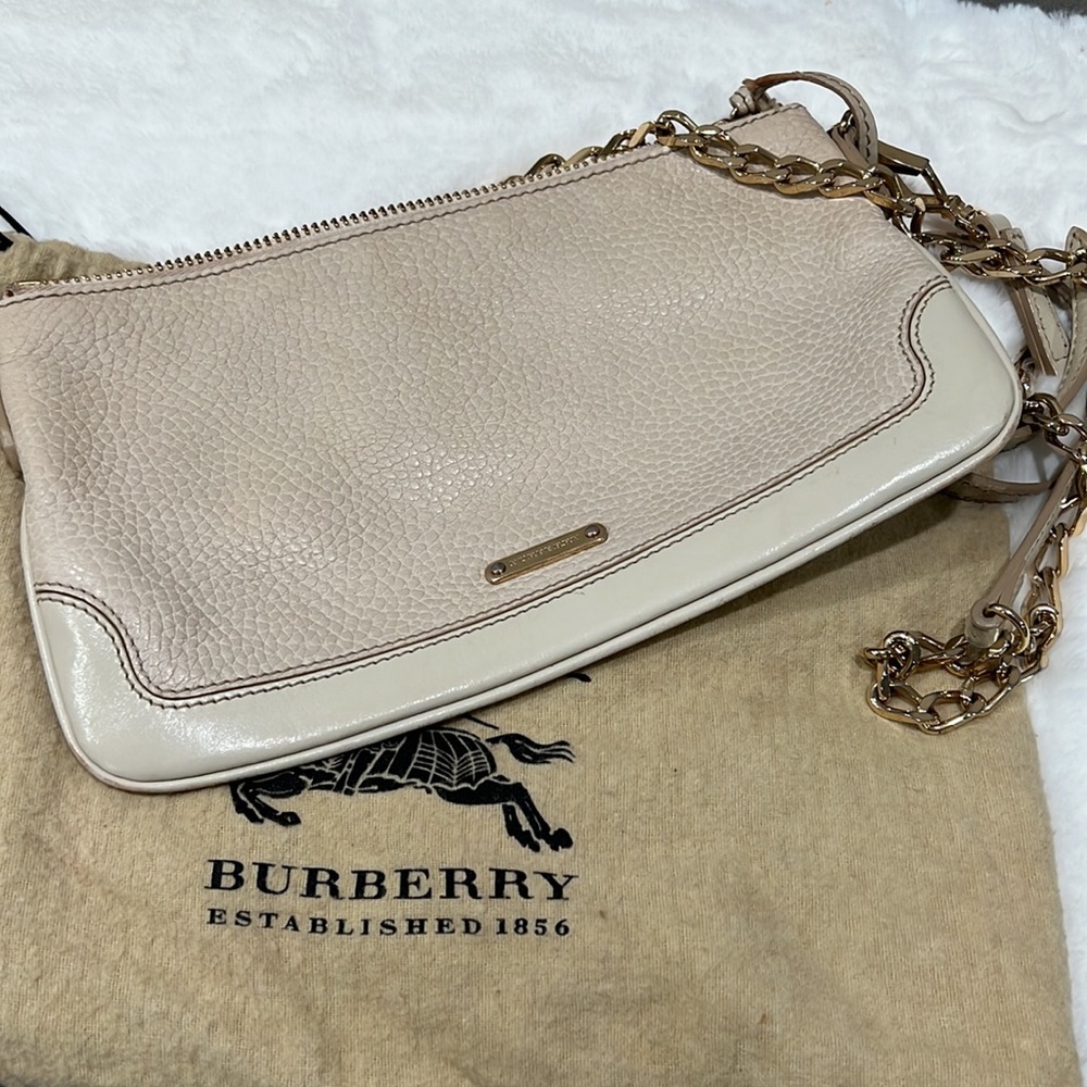 Burberry cross body with gold chain. - Picture 13 of 13